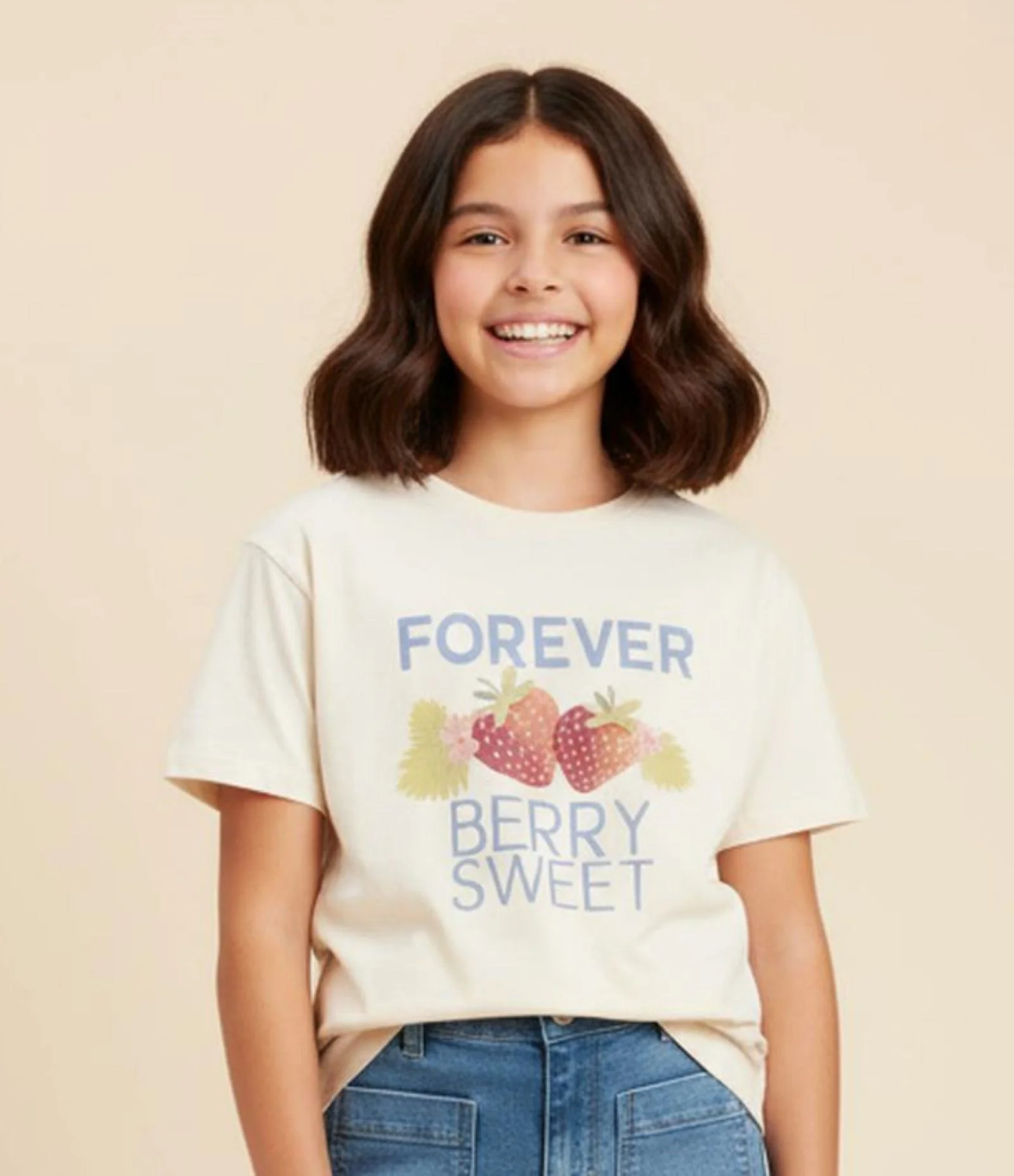 Camiseta Infantil com Estampa de Morango Forever Berry Sweet - Tam 5 a 14 Anos Bege 1