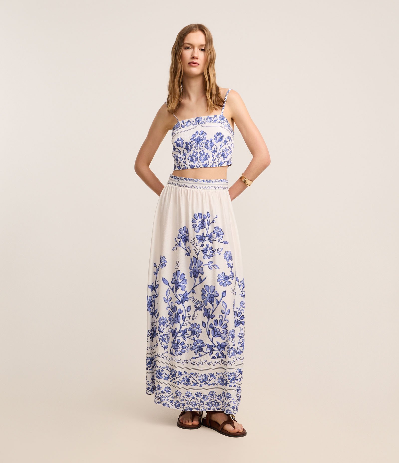 Saia Evasê Midi em Crepe com Estampa Floral Bicolor 1