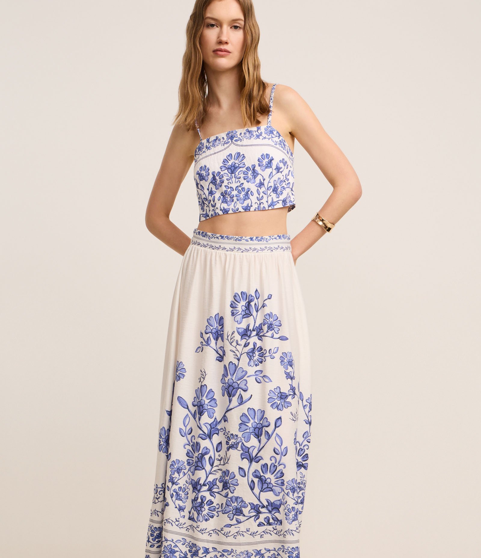 Saia Evasê Midi em Crepe com Estampa Floral Bicolor 2