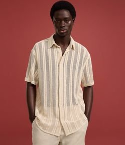 Camisa Comfort em Algodão Texturizada com Trançado Vertical
