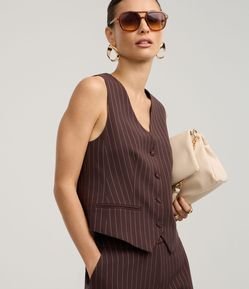 Colete Alfaiatado com Botões Forrados e Riscas de Giz