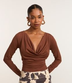 Blusa em Microfibra com Decote Degagê