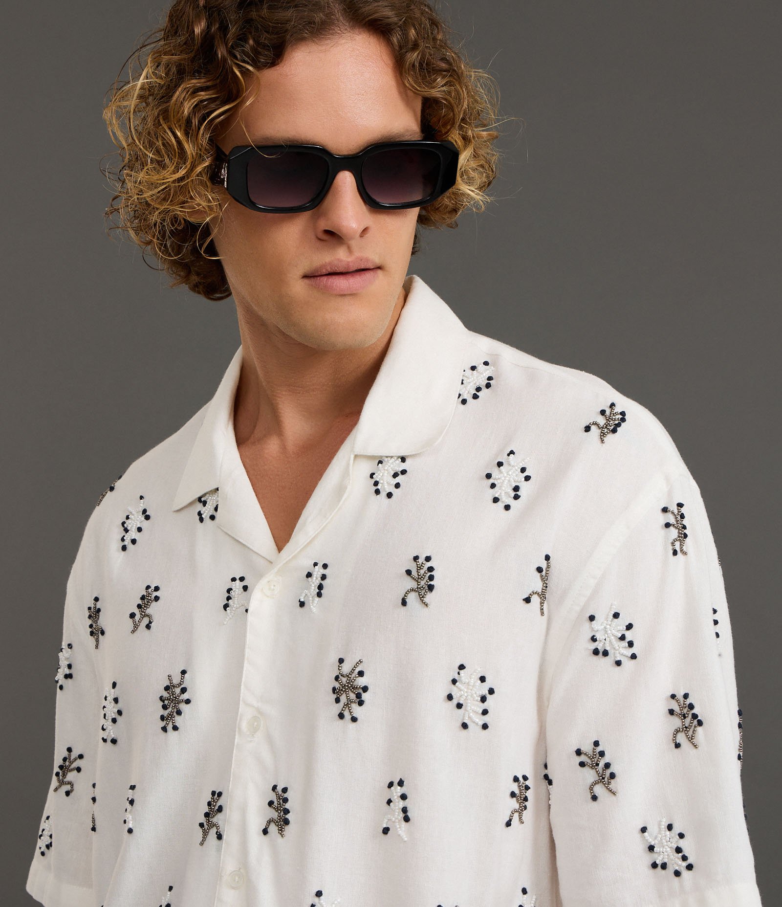 Camisa Boxy em Viscose Texturizado com Bordado Branco 5