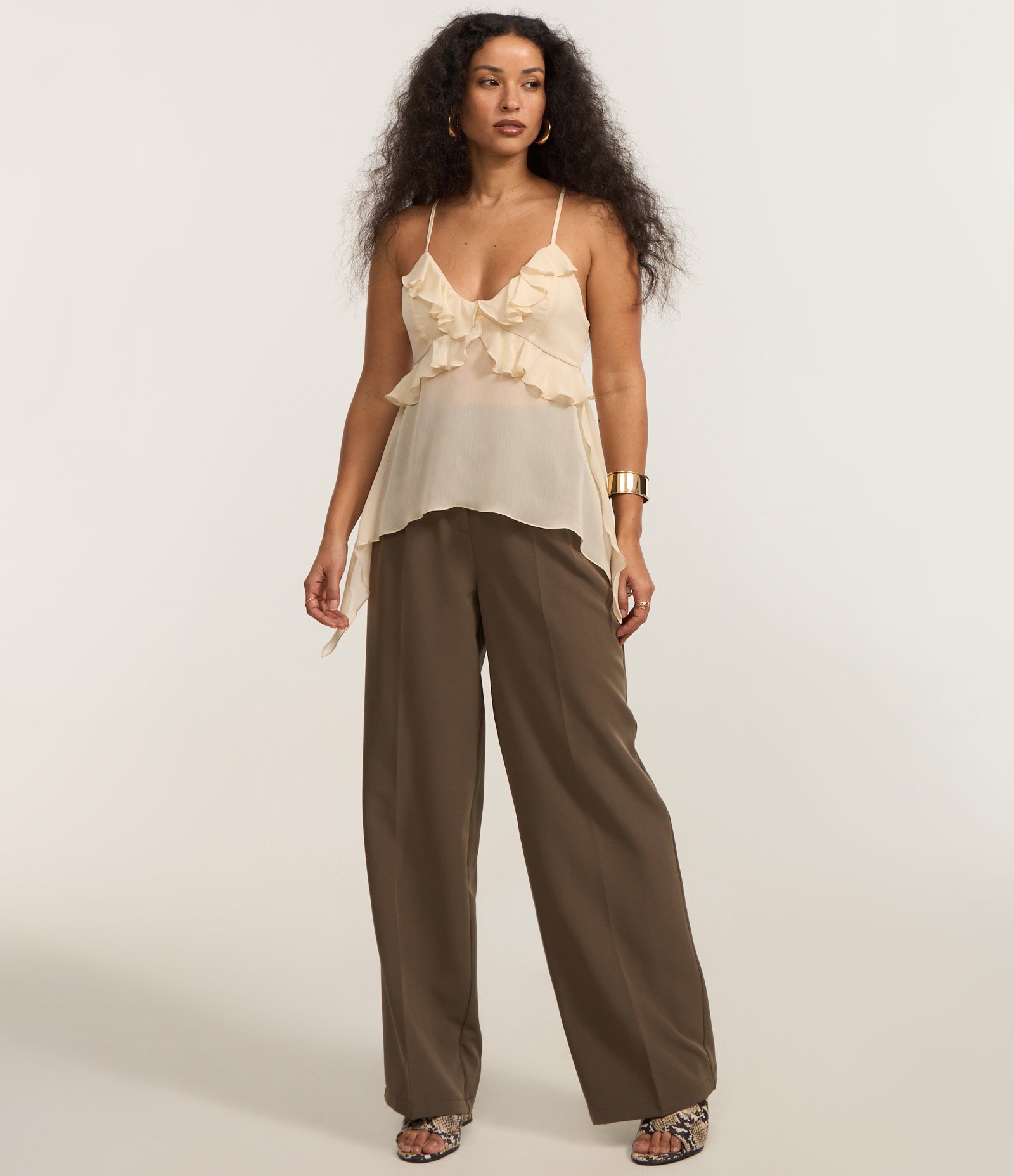 Blusa em Chiffon com Babados e Barra Assimétrica Bege 2