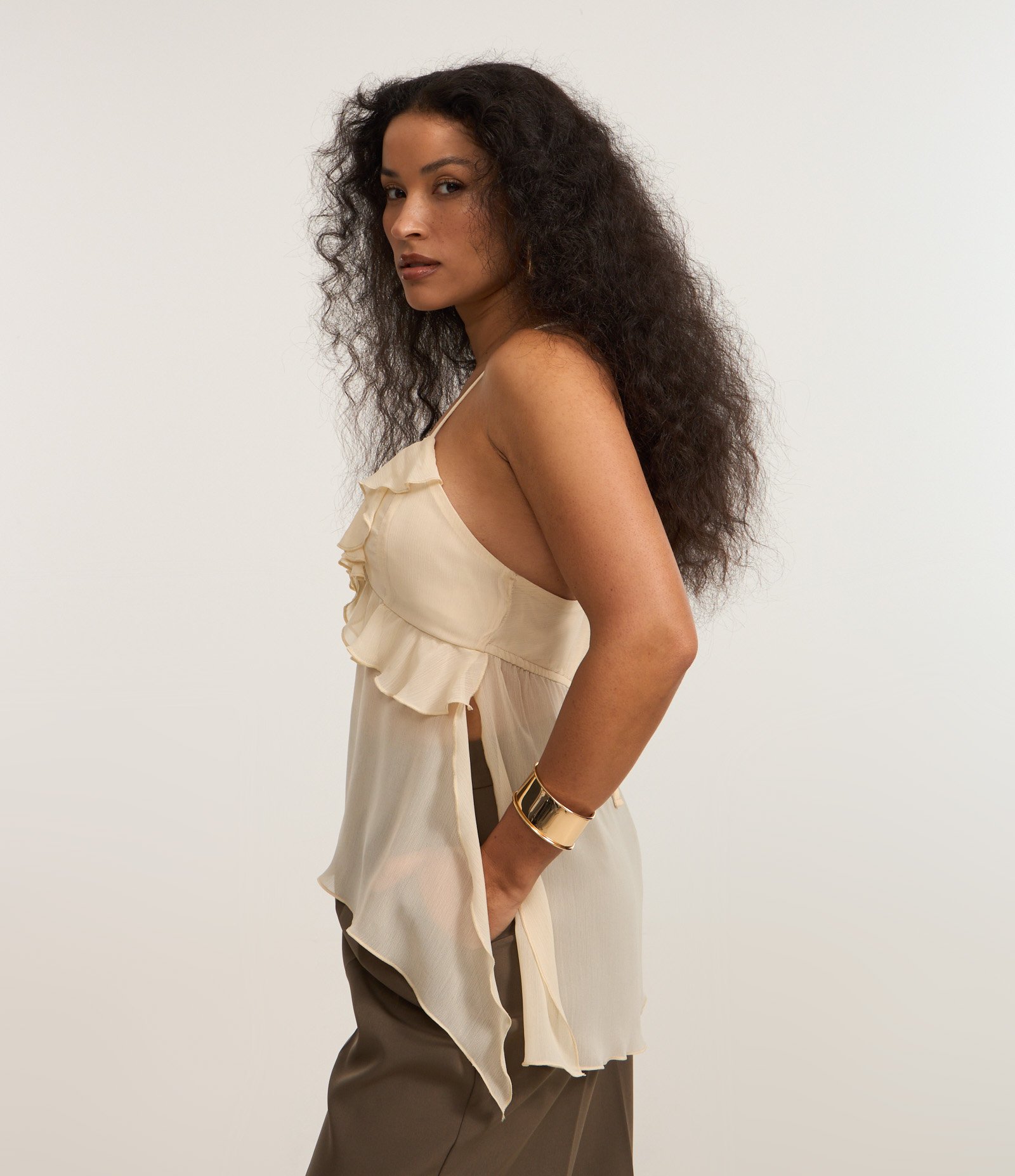 Blusa em Chiffon com Babados e Barra Assimétrica Bege 3