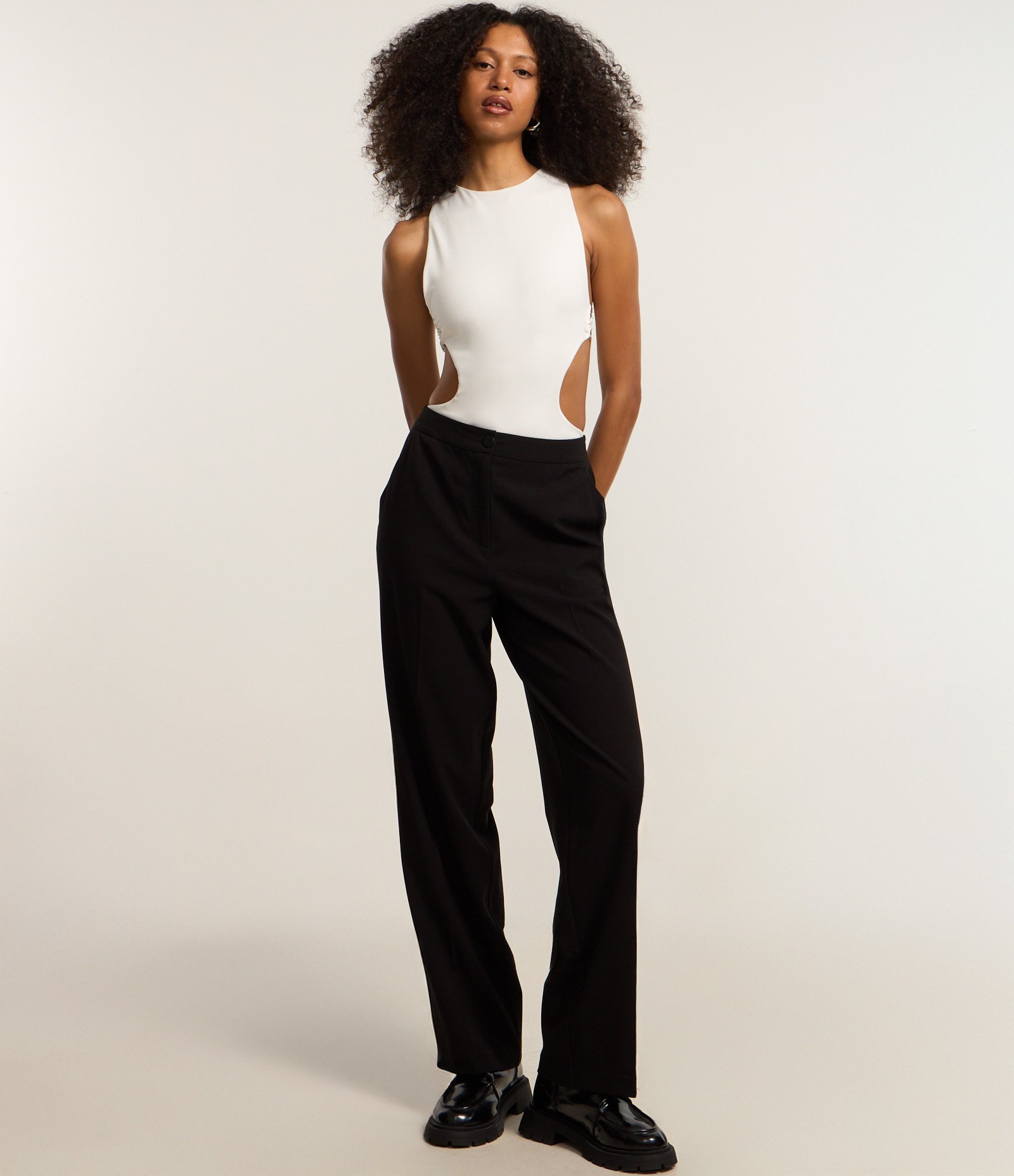 Body em Microfibra com Recortes Vazados e Aviamentos na Lateral Branco 2