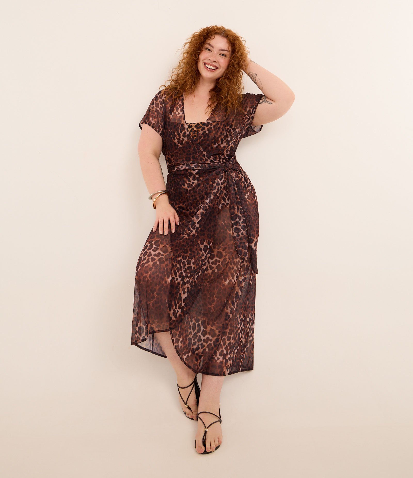 Saída de Praia Vestido Envelope em Tule com Estampa Animal Print Onça Curve & Plus Size Marrom 2