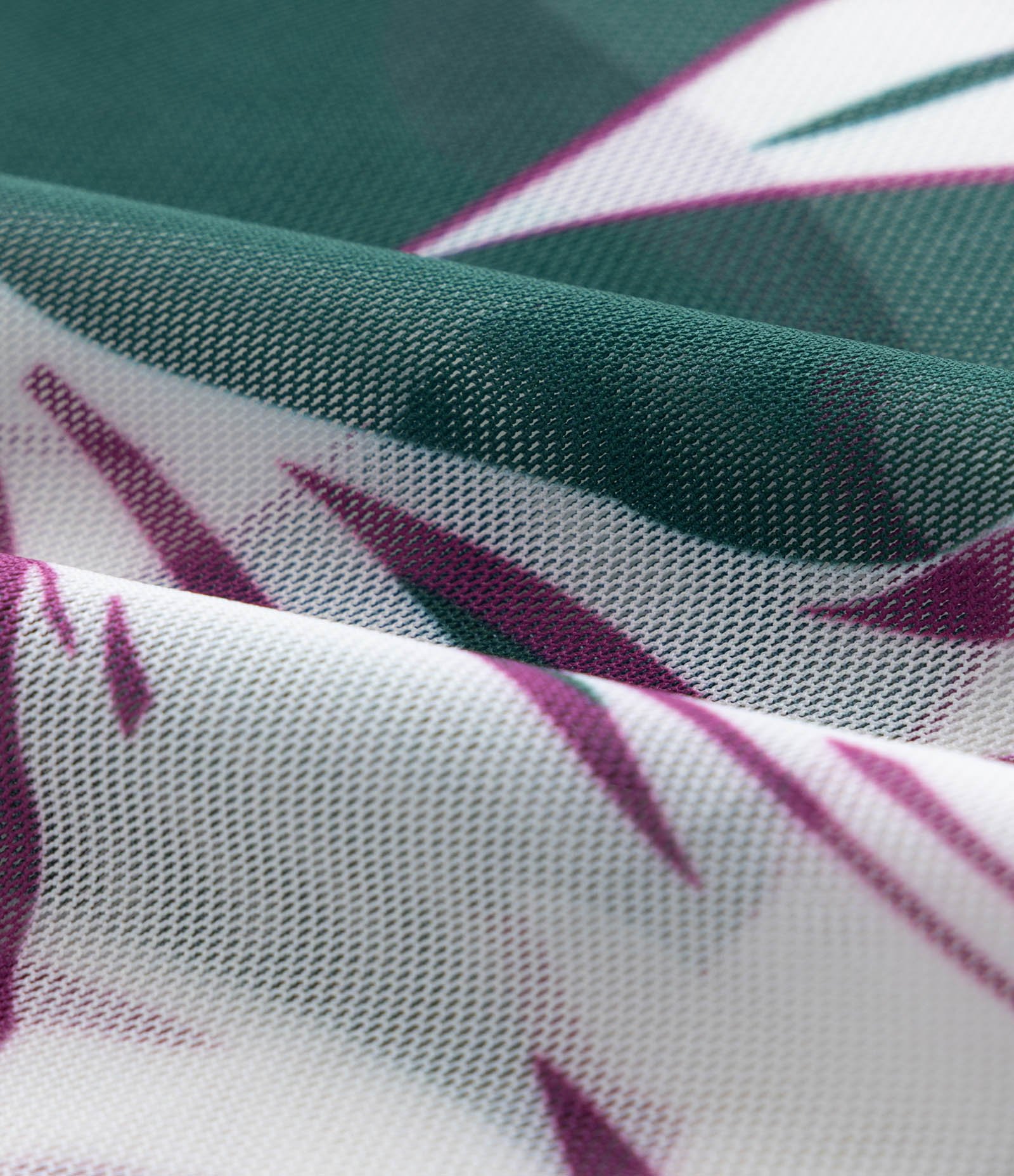 Saída de Praia Kaftan em Tule com Estampa Folhagem Curve & Plus Size Verde 7