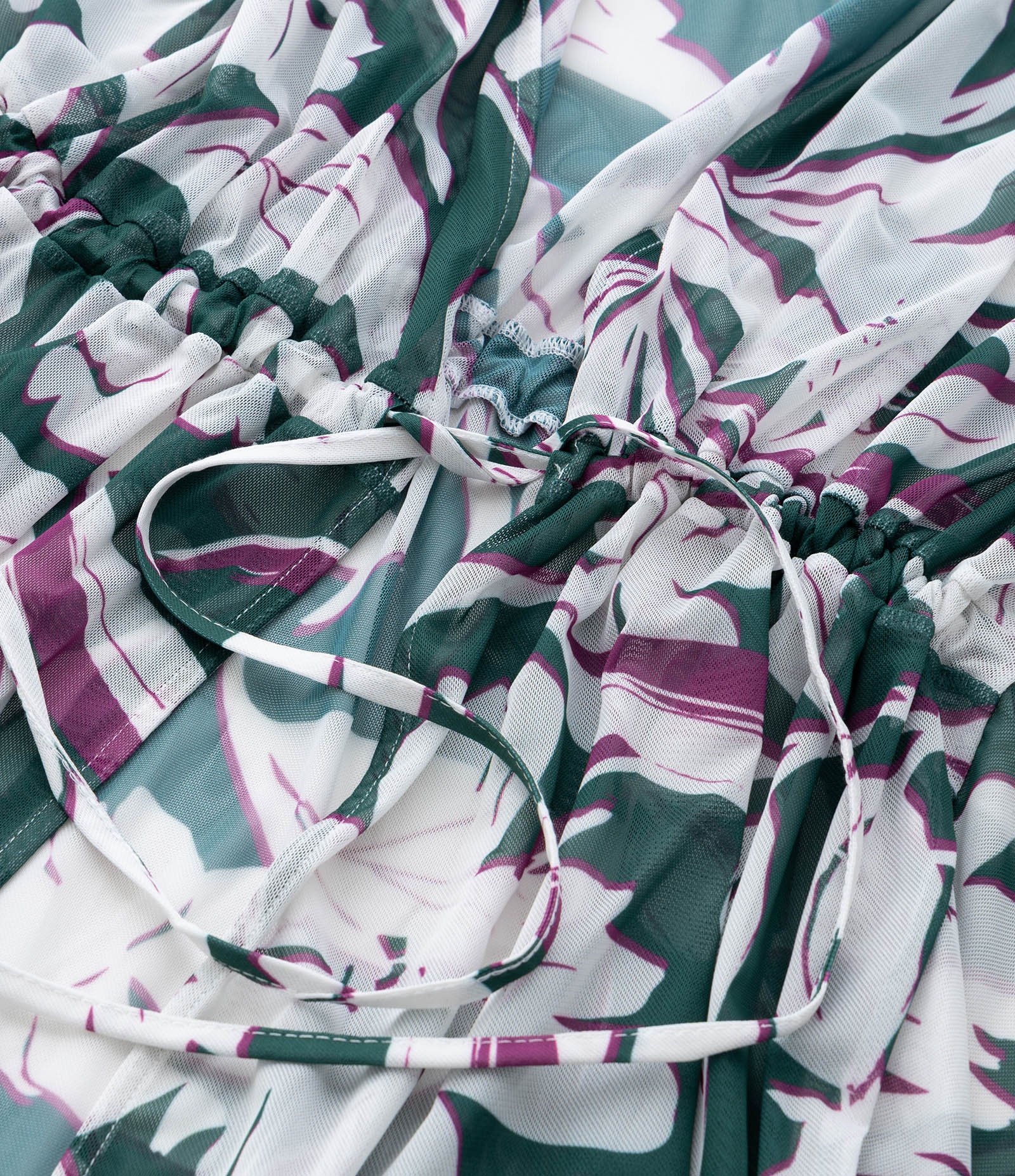 Saída de Praia Kaftan em Tule com Estampa Folhagem Curve & Plus Size Verde 8