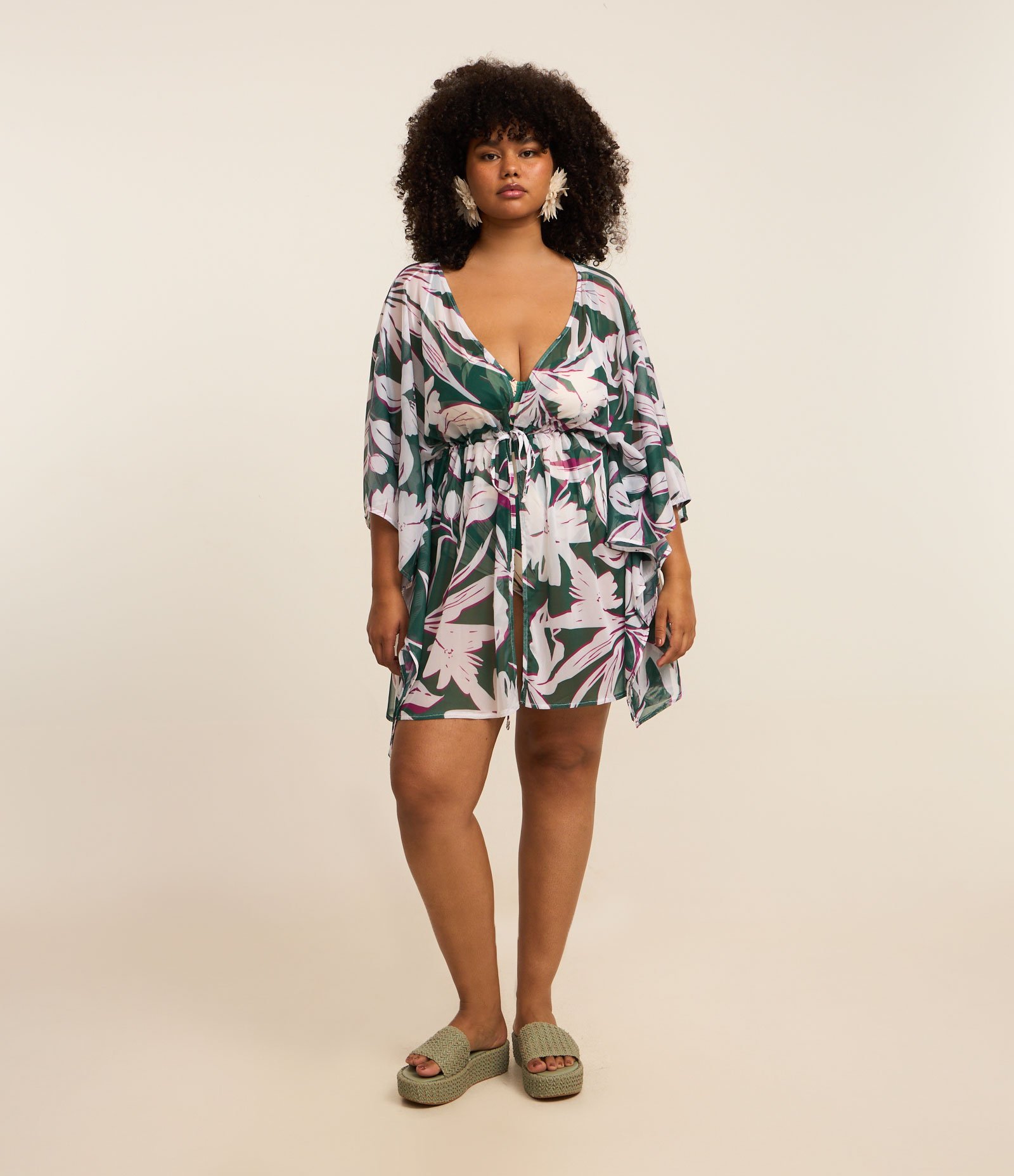 Saída de Praia Kaftan em Tule com Estampa Folhagem Curve & Plus Size Verde 2
