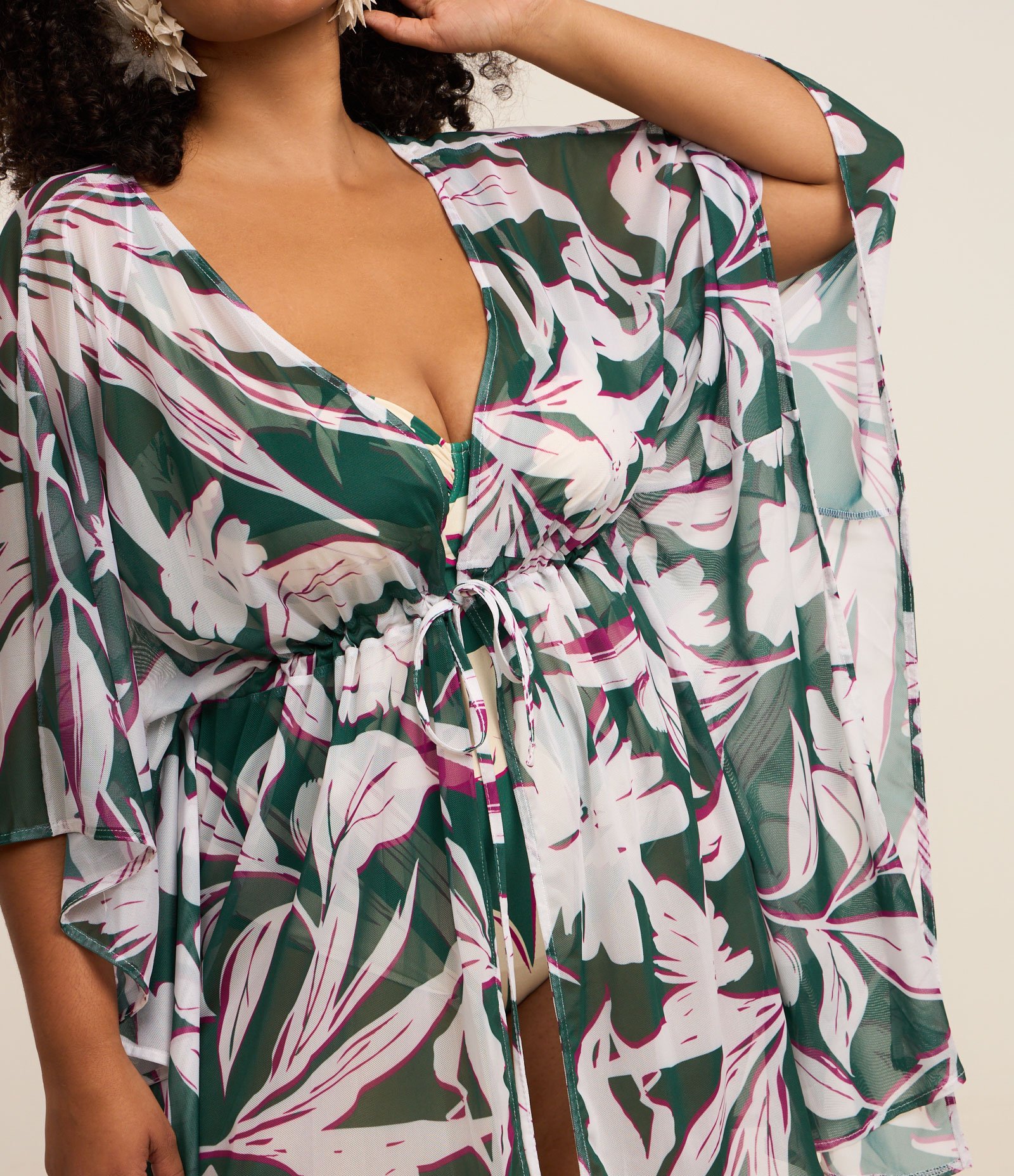 Saída de Praia Kaftan em Tule com Estampa Folhagem Curve & Plus Size Verde 3