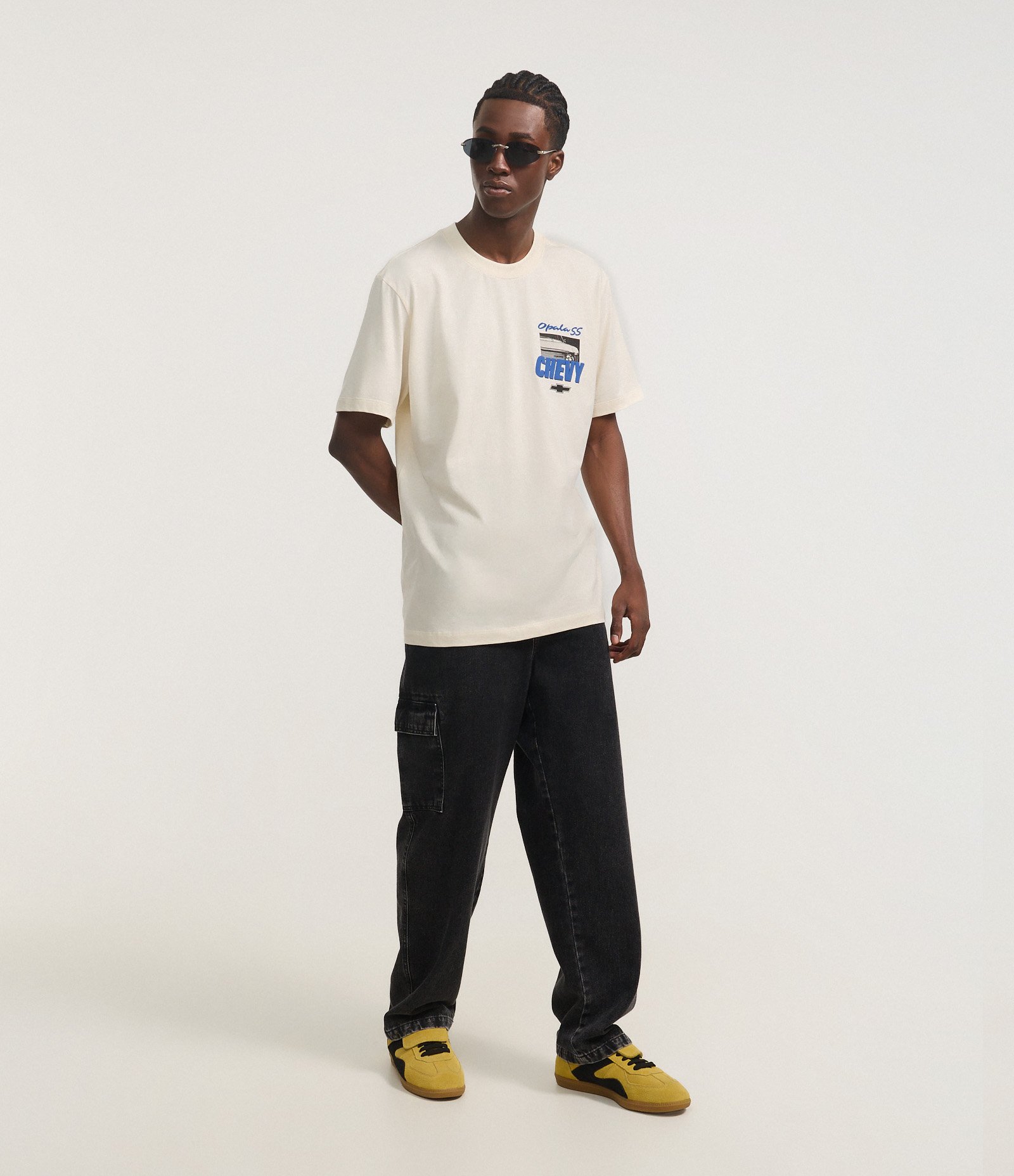 Camiseta Comfort em Algodão com Estampa  Chevrolet Bege 2