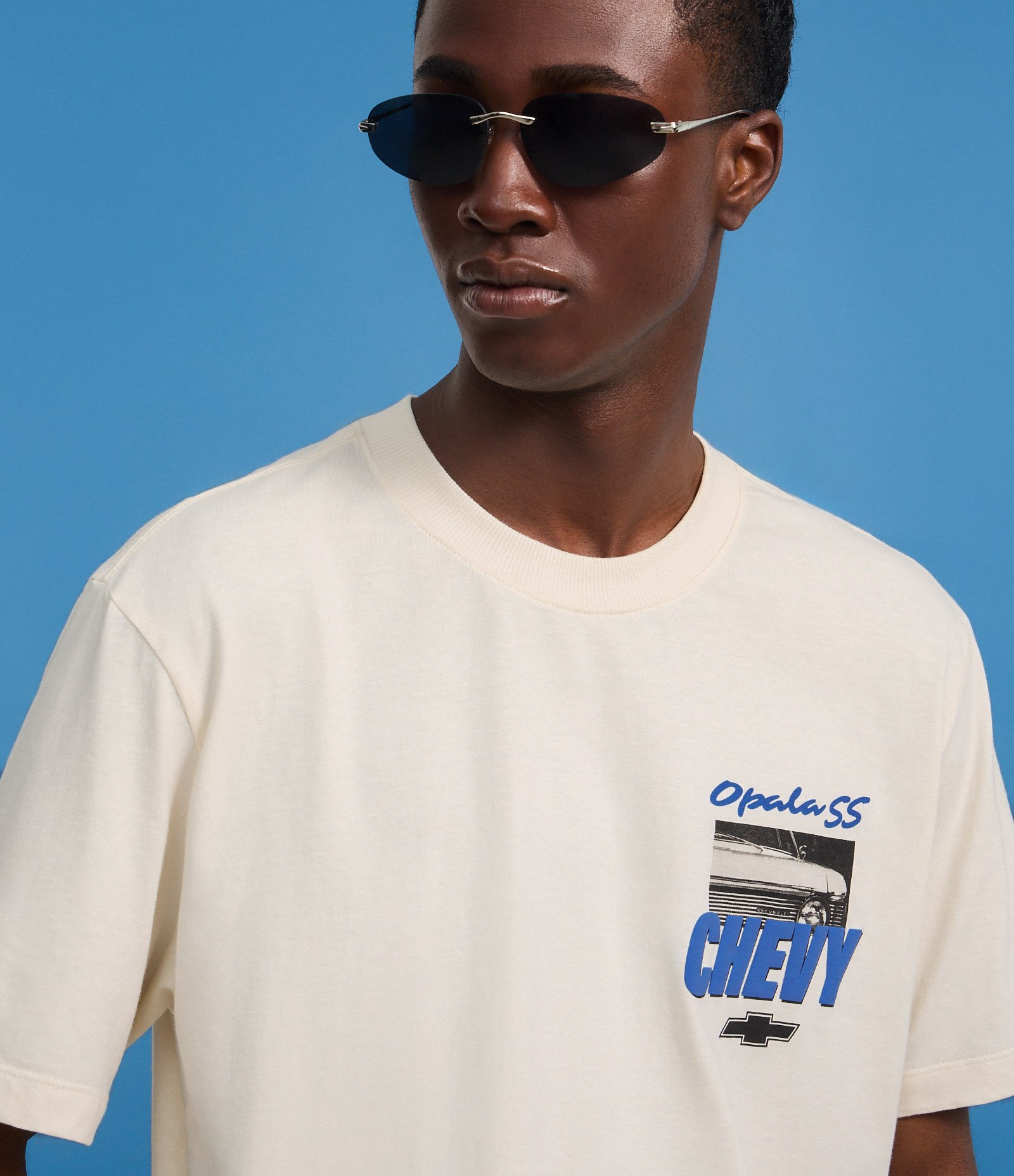 Camiseta Comfort em Algodão com Estampa  Chevrolet Bege 4