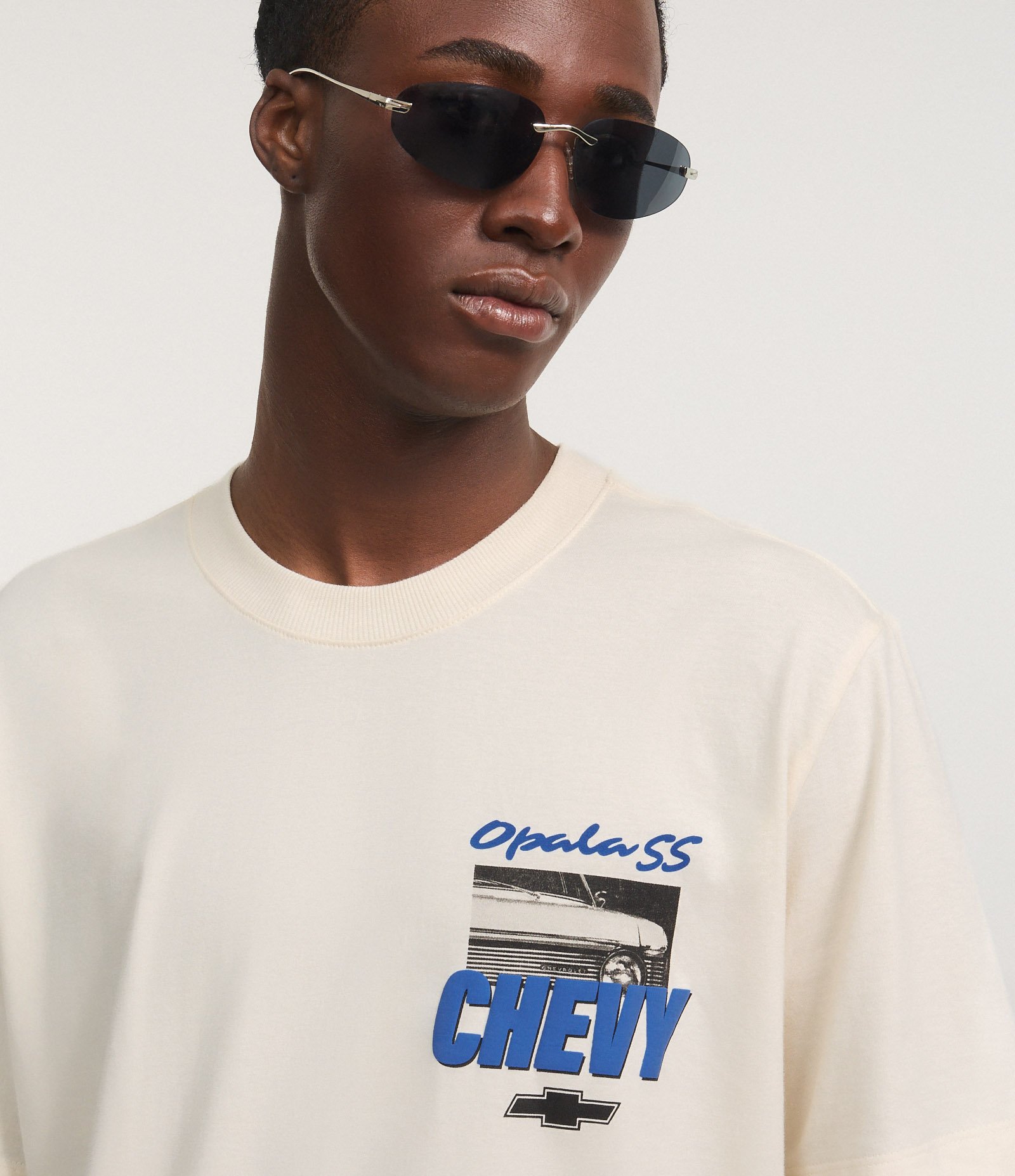 Camiseta Comfort em Algodão com Estampa  Chevrolet Bege 6