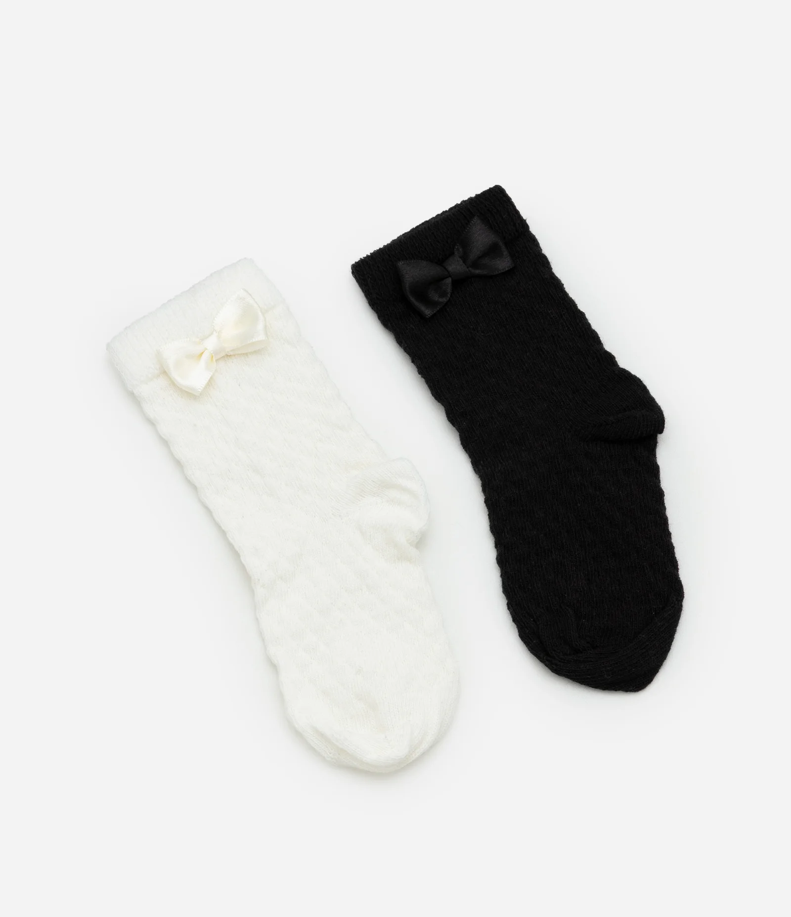 Kit 02 Meias Infantis Texturizadas com Lacinho - Tam 0 a 12 meses Preto/Branco 1