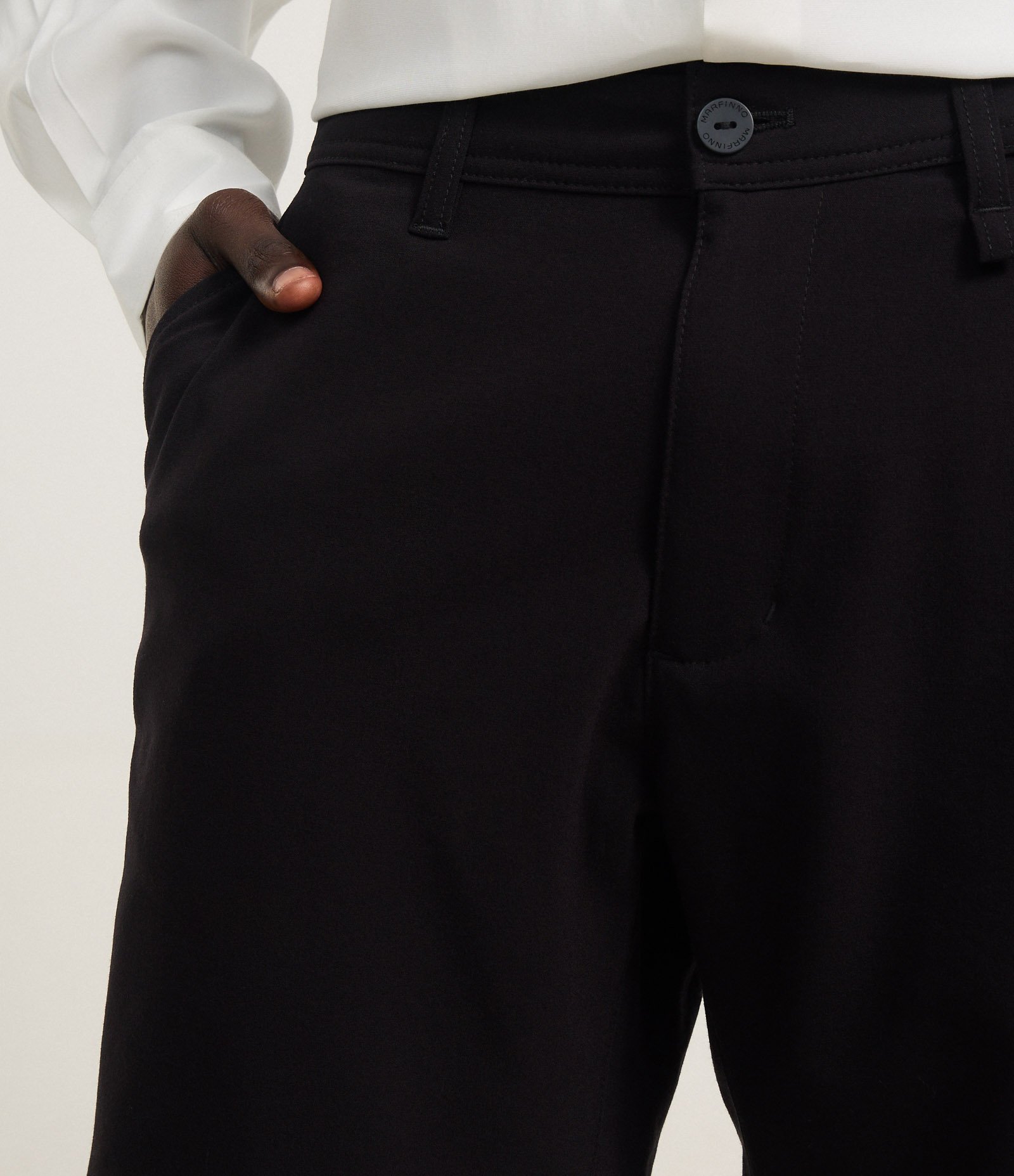 Bermuda Slim em Sarja Alfaiatada Preto 3