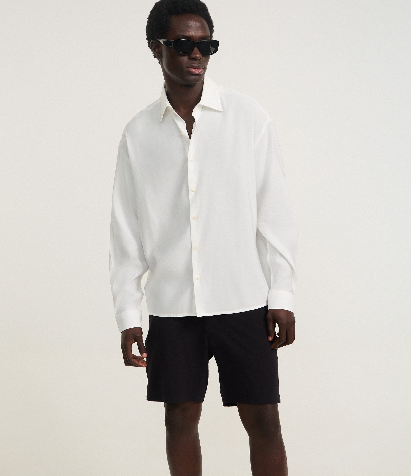 Bermuda Slim em Sarja Alfaiatada Preto 4