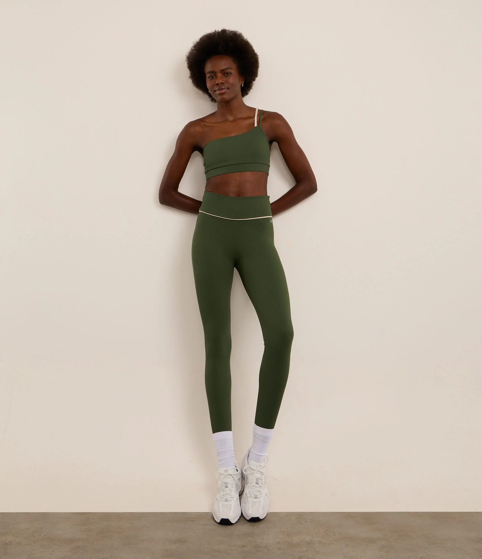 Top Ombro Único Esportivo em Microfibra Canelada Verde 2