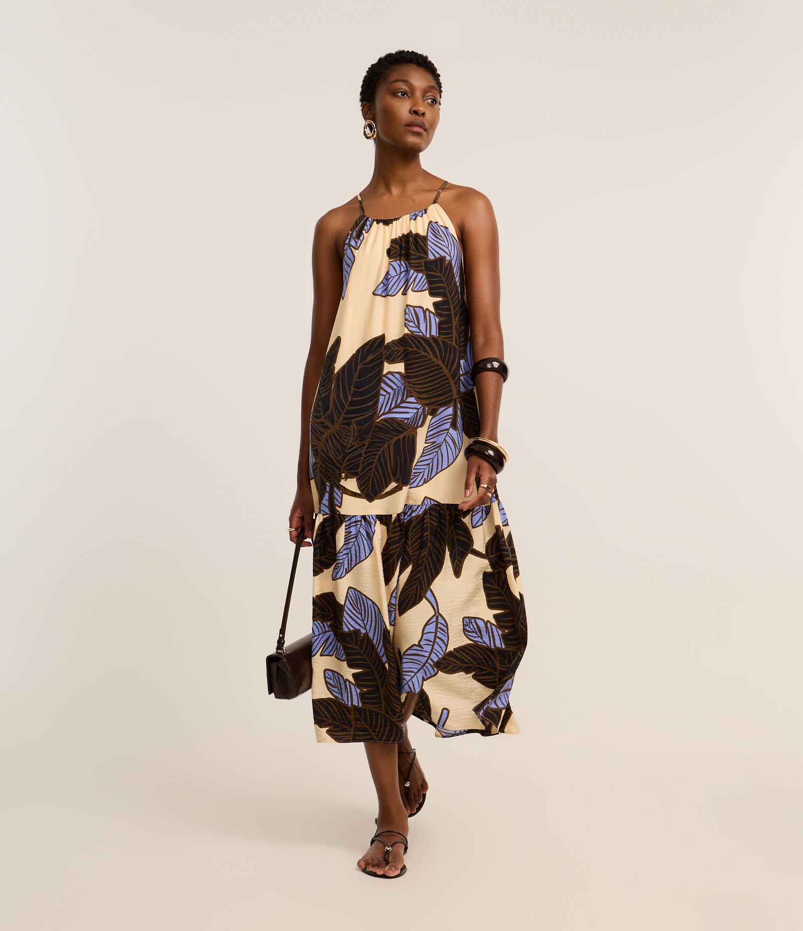 Vestido Evasê Frente Única em Viscose com Estampa Folhagem Bege/Azul/Preto 1