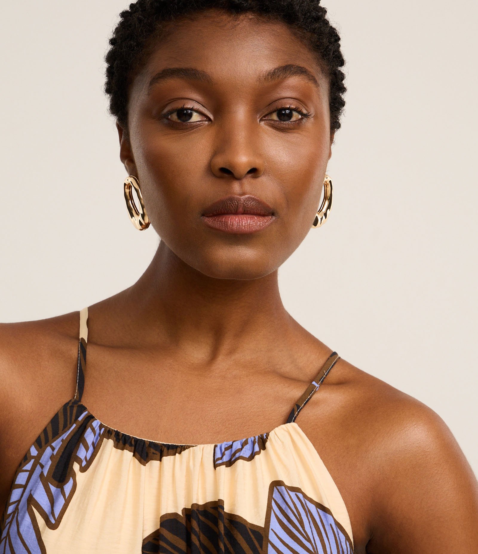 Vestido Evasê Frente Única em Viscose com Estampa Folhagem Bege/Azul/Preto 5