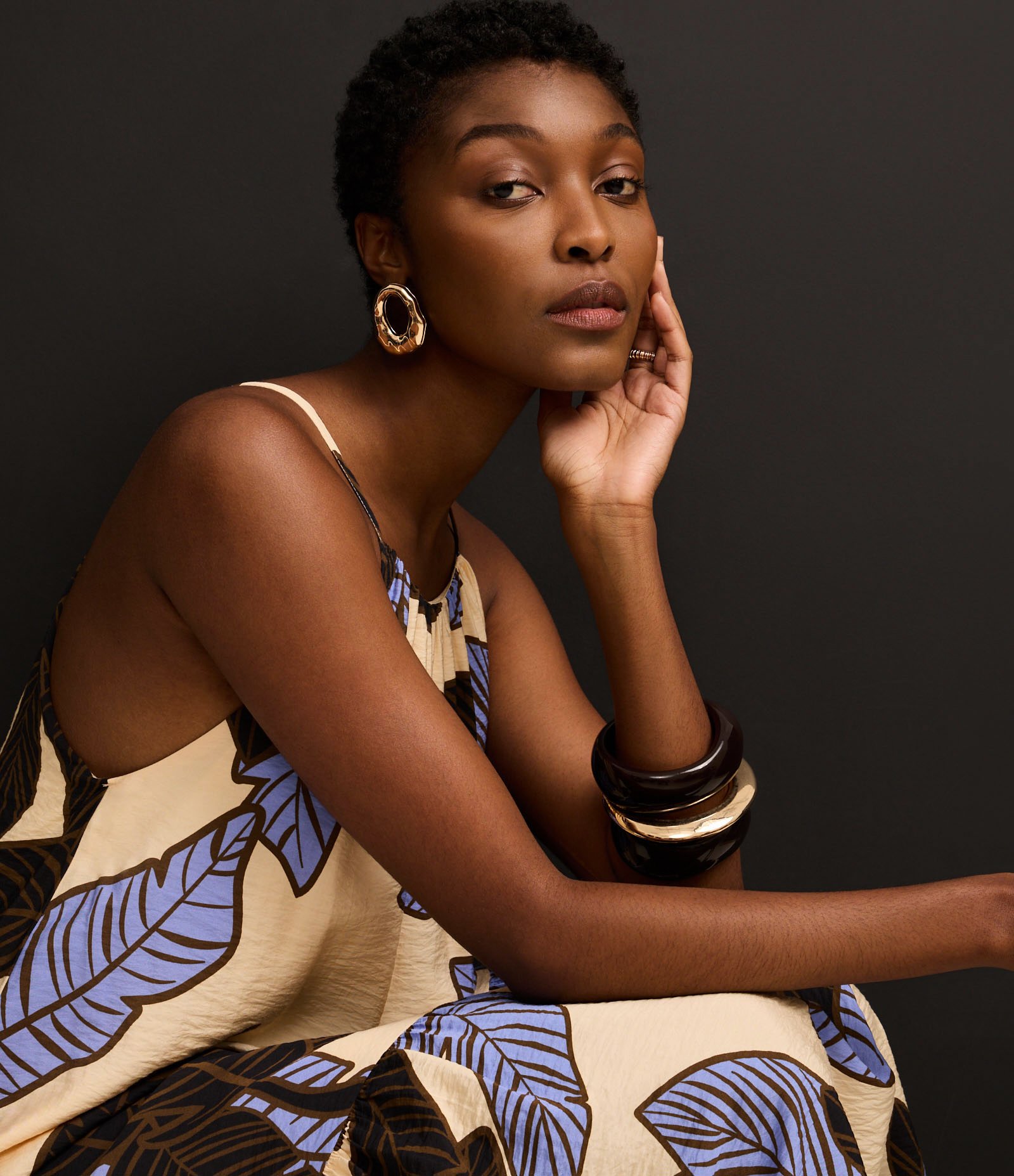 Vestido Evasê Frente Única em Viscose com Estampa Folhagem Bege/Azul/Preto 6