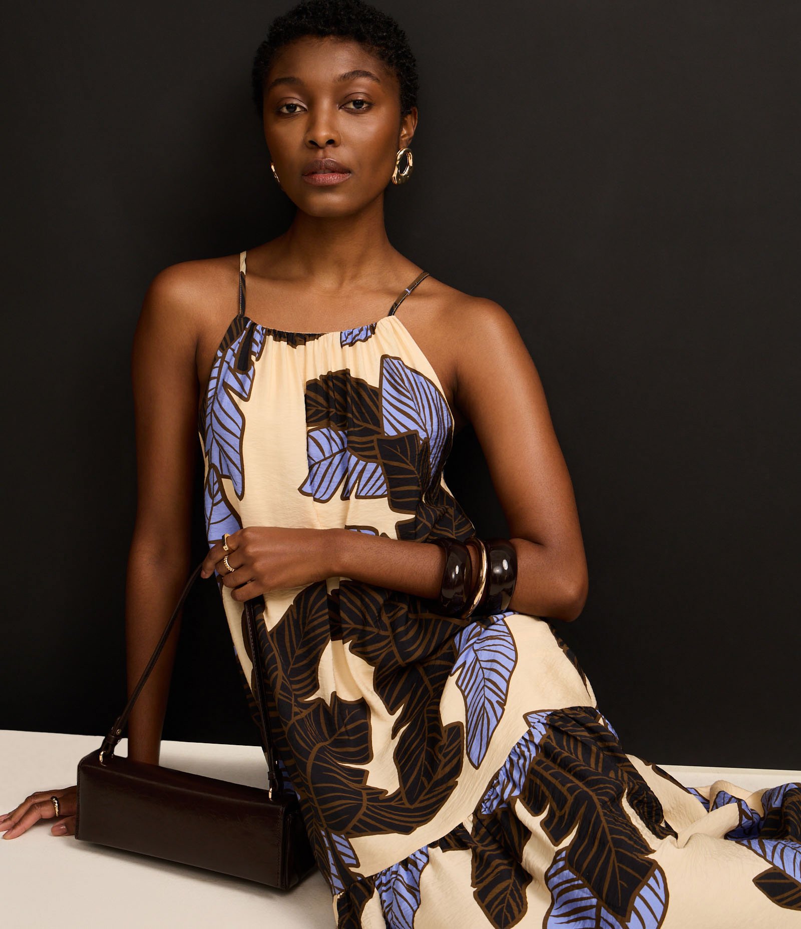 Vestido Evasê Frente Única em Viscose com Estampa Folhagem Bege/Azul/Preto 7