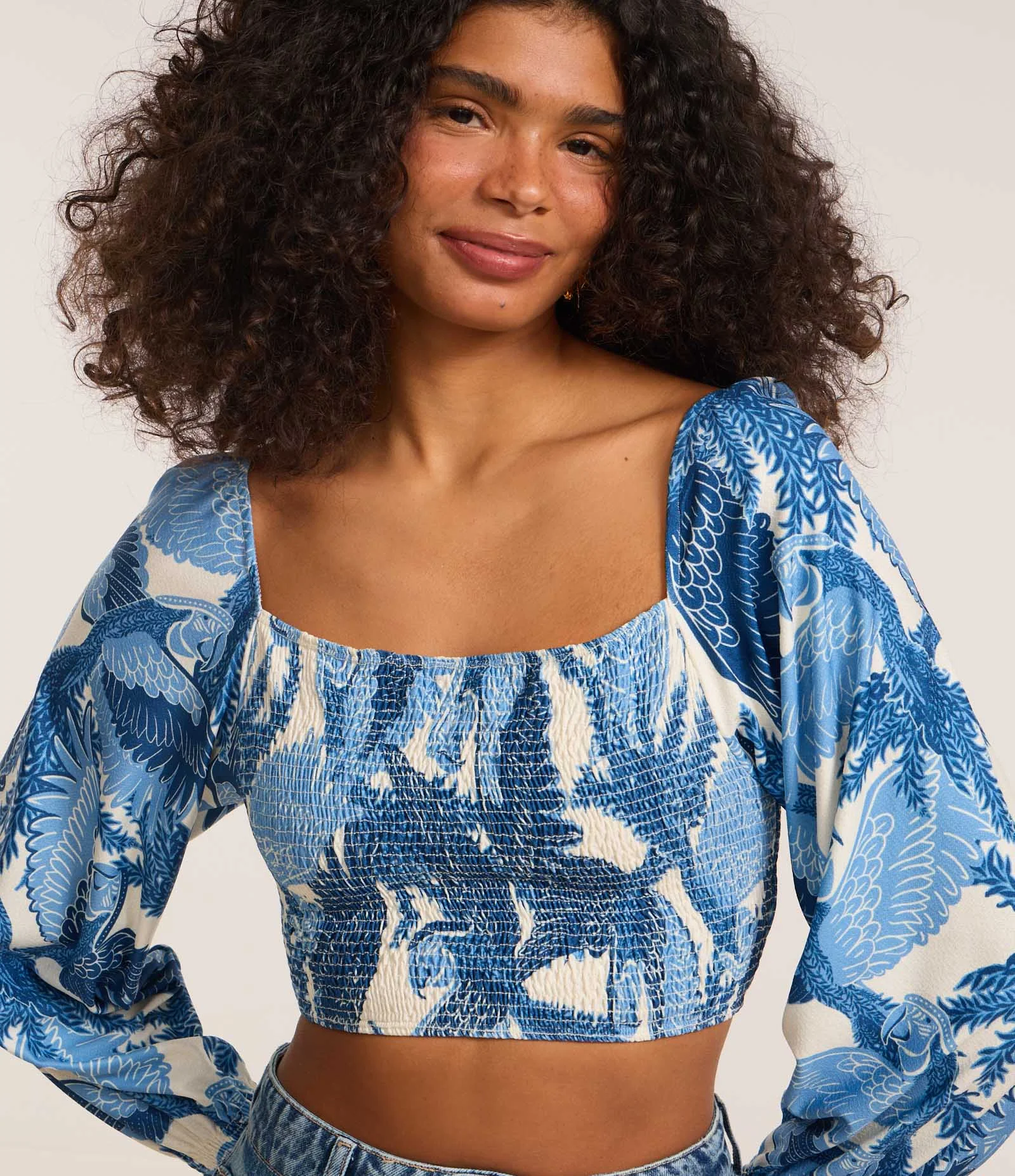 Blusa Cropped Texturizada em Lastex com Estampa Floral e Decote Quadrado Azul 1