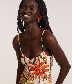 Vestido Midi com Puxadinho no Busto e Estampa Tropical
