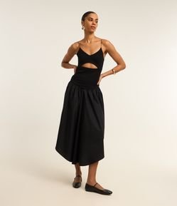 Vestido Evasê New Midi em Ribana com Cut Out no Busto