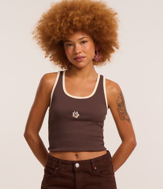 Regata em Ribana com Bordado de Hibisco e Viés Constrastante