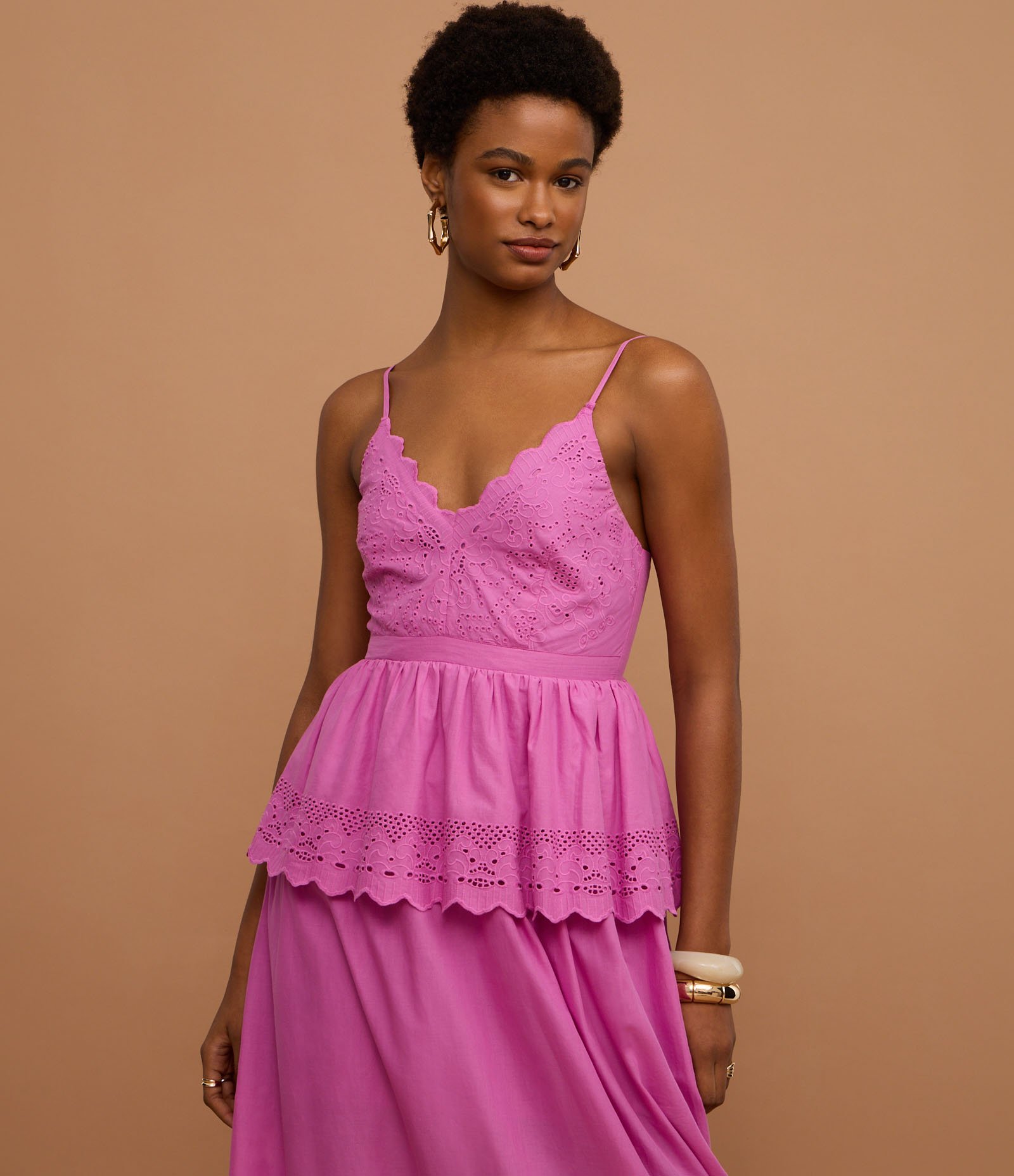 Vestido Evasê Midi em Laise com Sobreposição e Bordados Rosa 3