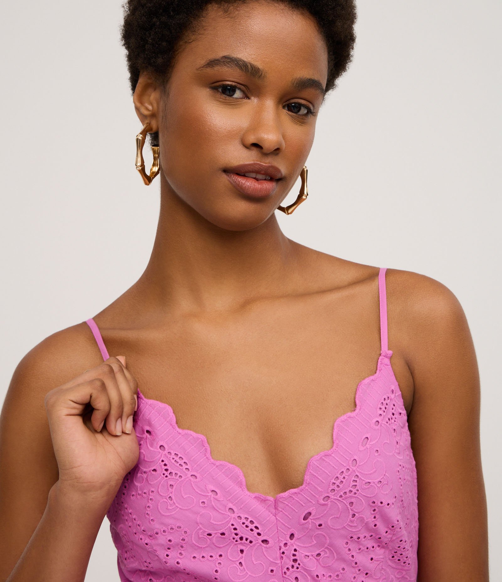 Vestido Evasê Midi em Laise com Sobreposição e Bordados Rosa 4