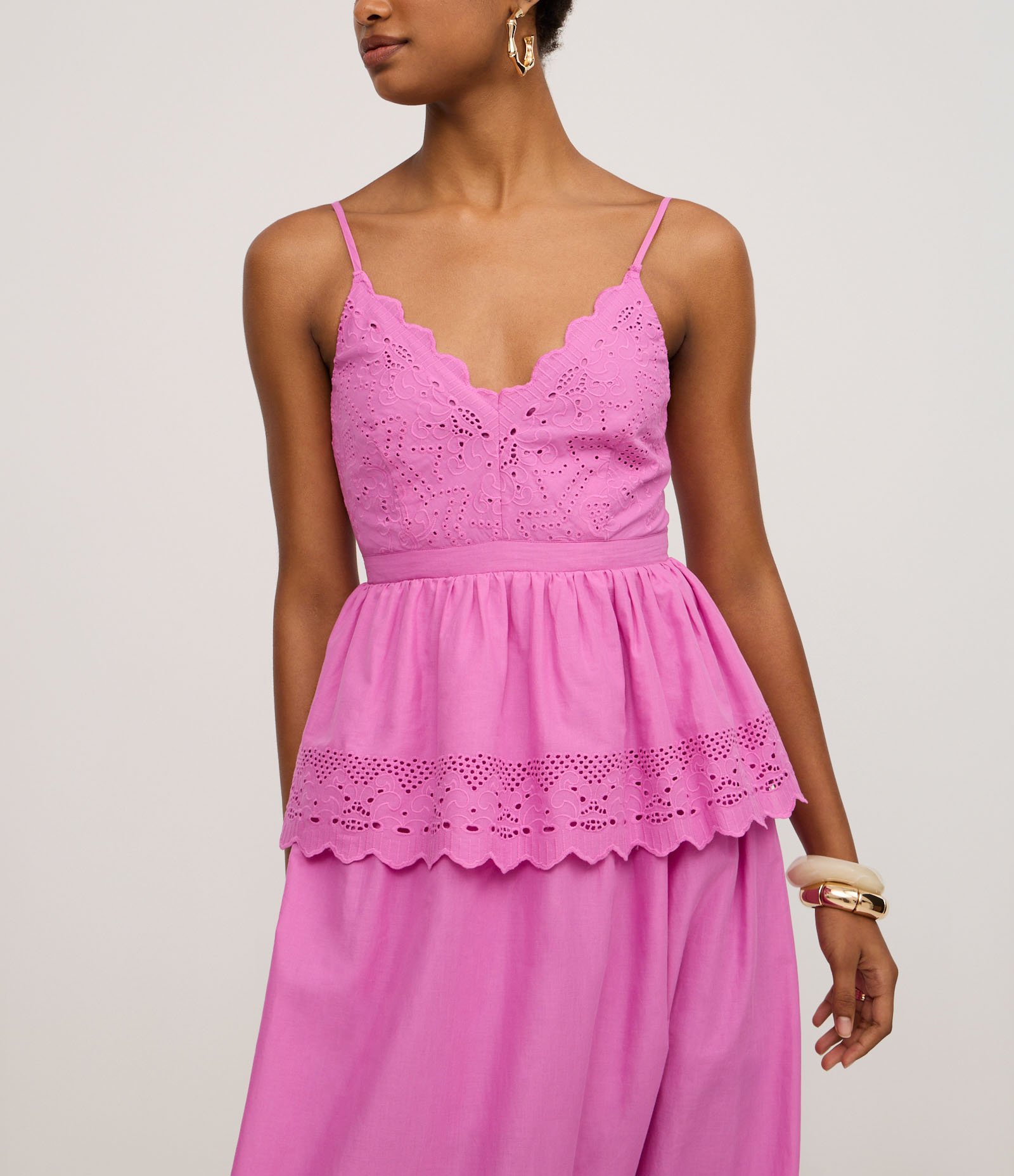 Vestido Evasê Midi em Laise com Sobreposição e Bordados Rosa 5