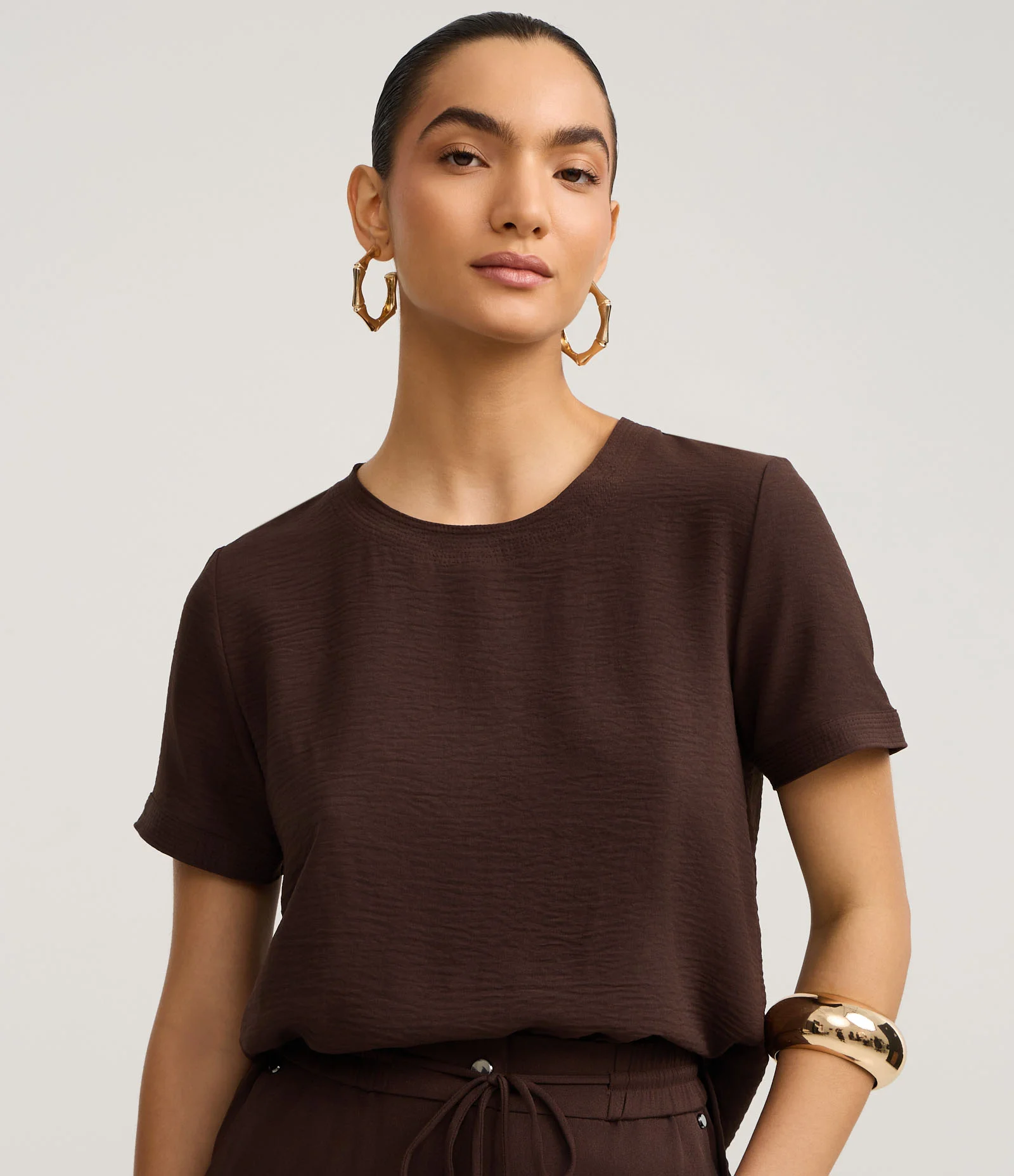 Blusa com Abertura nas Costas e Detalhes Pespontados Marrom 1
