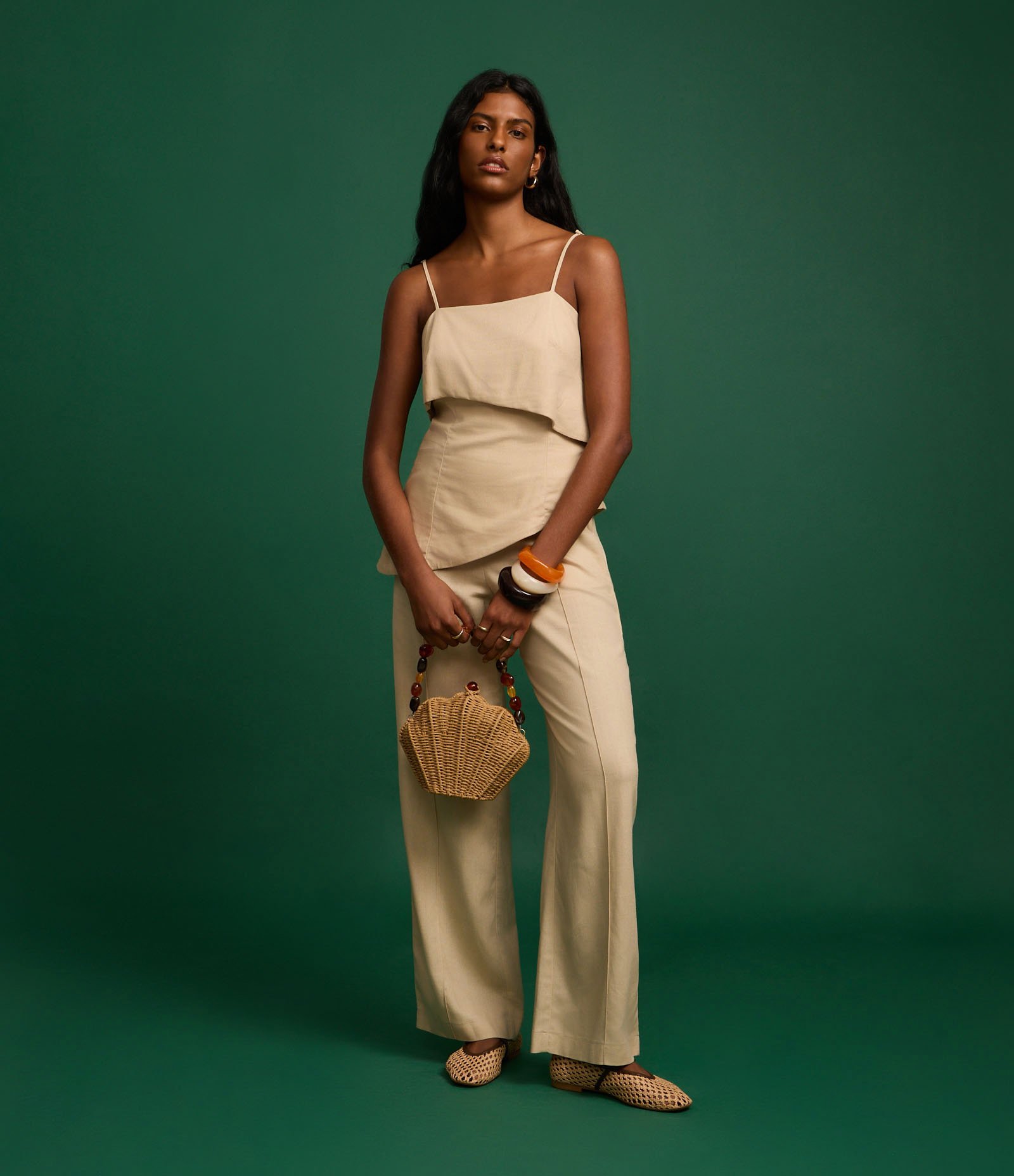 Calça Reta em Viscolinho com Passantes no Cós e Frisos Bege 6