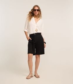 Bermuda com Cinto e Fivela Meia Lua