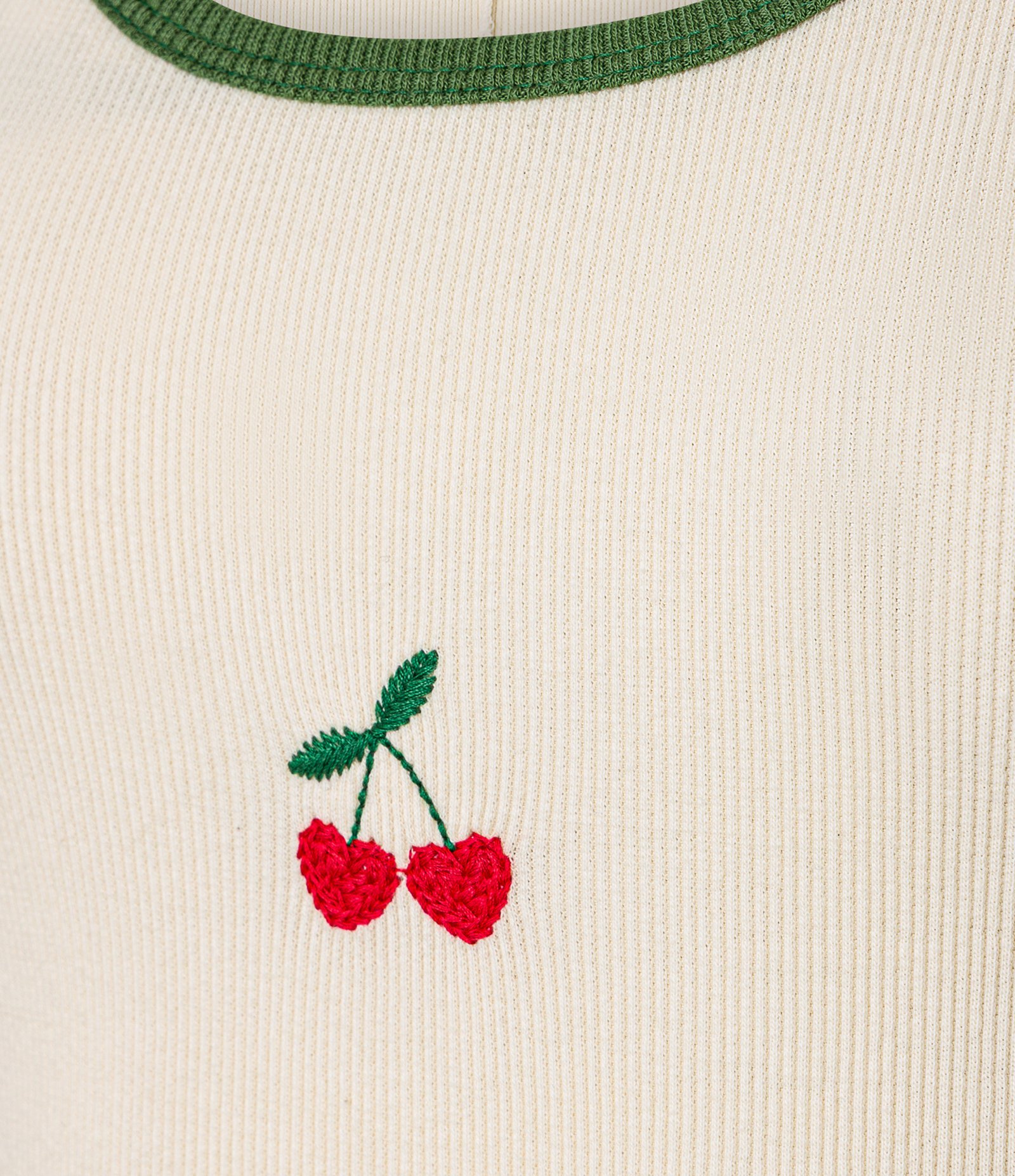 Blusa Regata em Ribana com Cereja Bordada e Viés Contrastantes Bege 5