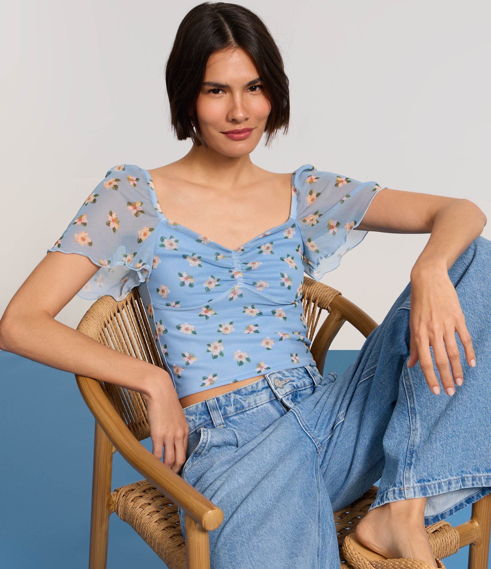 Blusa Cropped em Tule com Manga Soltinha e Estampa Floral Azul 5
