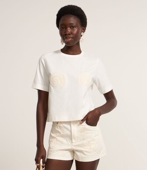 Camiseta em Algodão com Bordado de Conchas