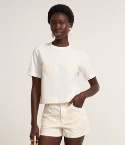 Camiseta em Algodão com Bordado de Conchas