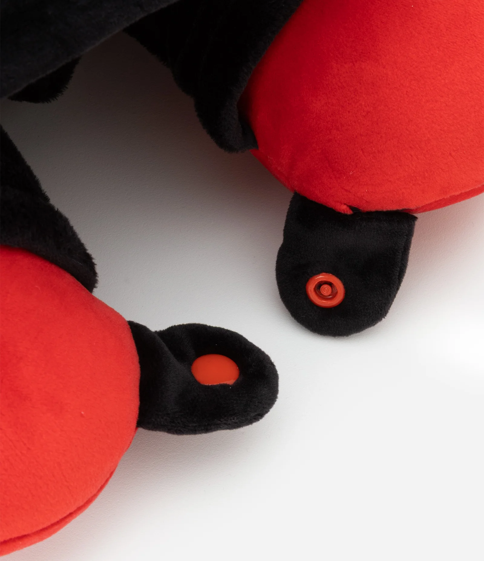 Travesseiro de Viagem em Poliamida com Capuz
e Estampa Harry Potter Preto 2