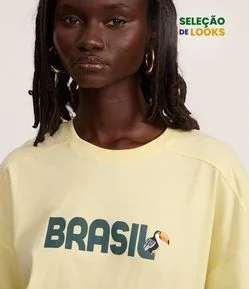 Camiseta com Cava Deslocada e Lettering Ginga Brasil