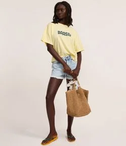 Camiseta com Cava Deslocada e Lettering Ginga Brasil
