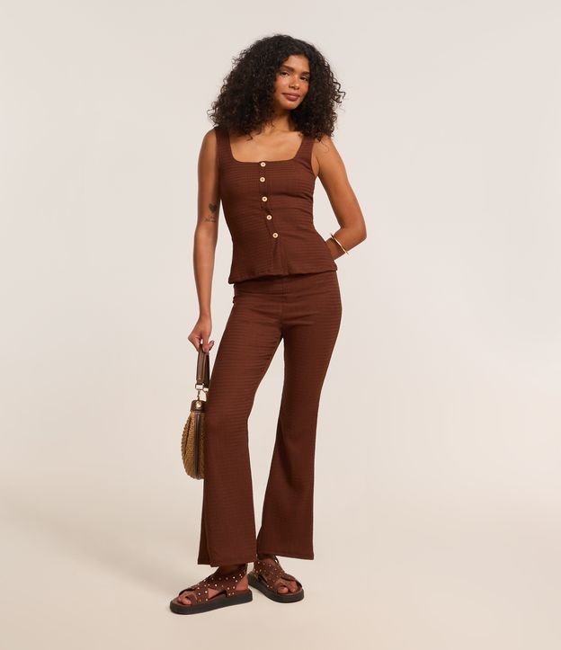 Calça Flare Texturizada com Cintura Alta