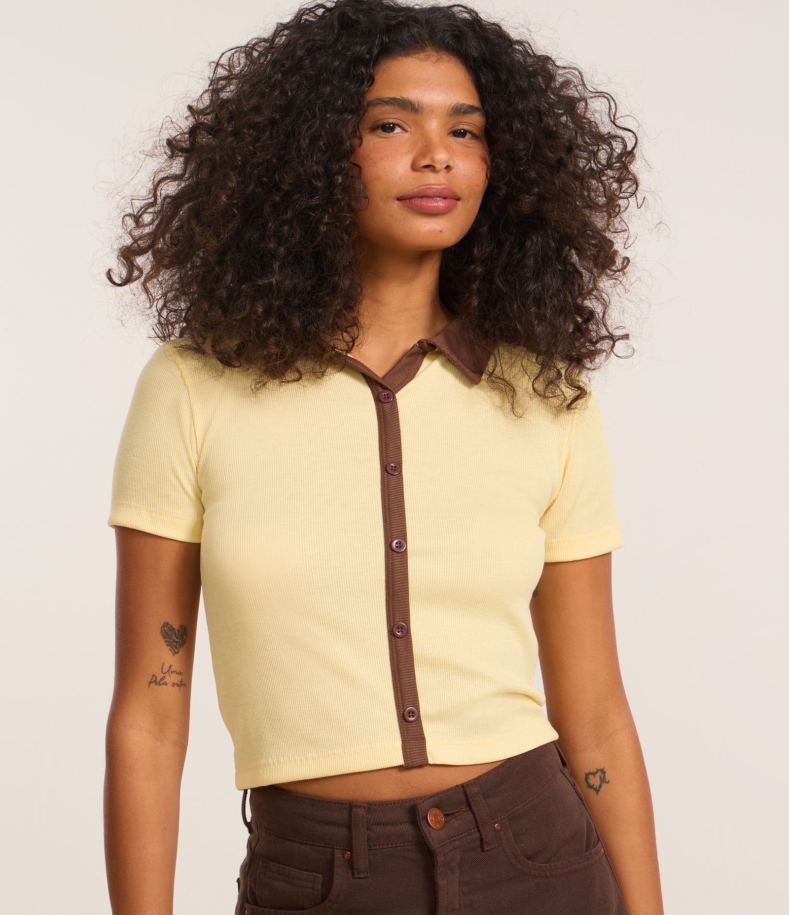 Blusa Polo em Ribana com Detalhes Contrastantes Amarelo 3