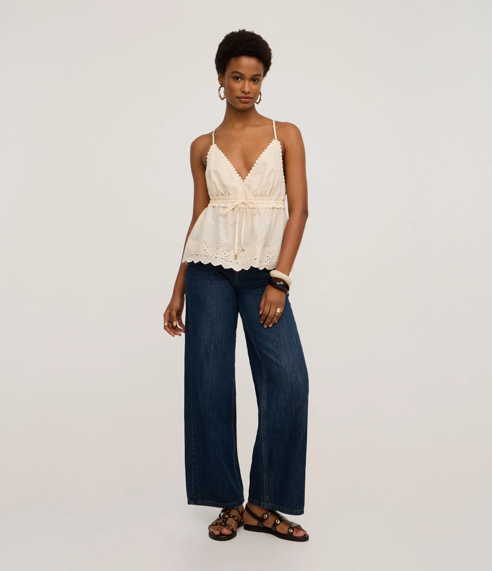 Blusa em Laise com Detalhes no Decote e Bordado na Barra Amarelo 2
