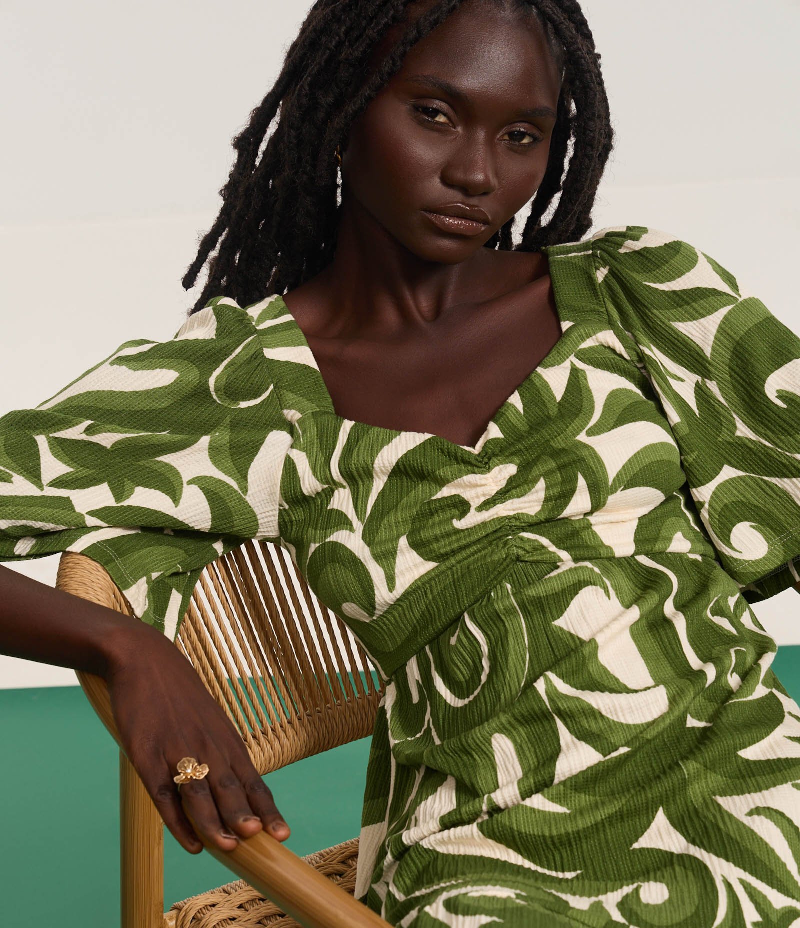 Vestido Curto com Decote Coração Estampa Abstrata e Textura Verde/Off White 4