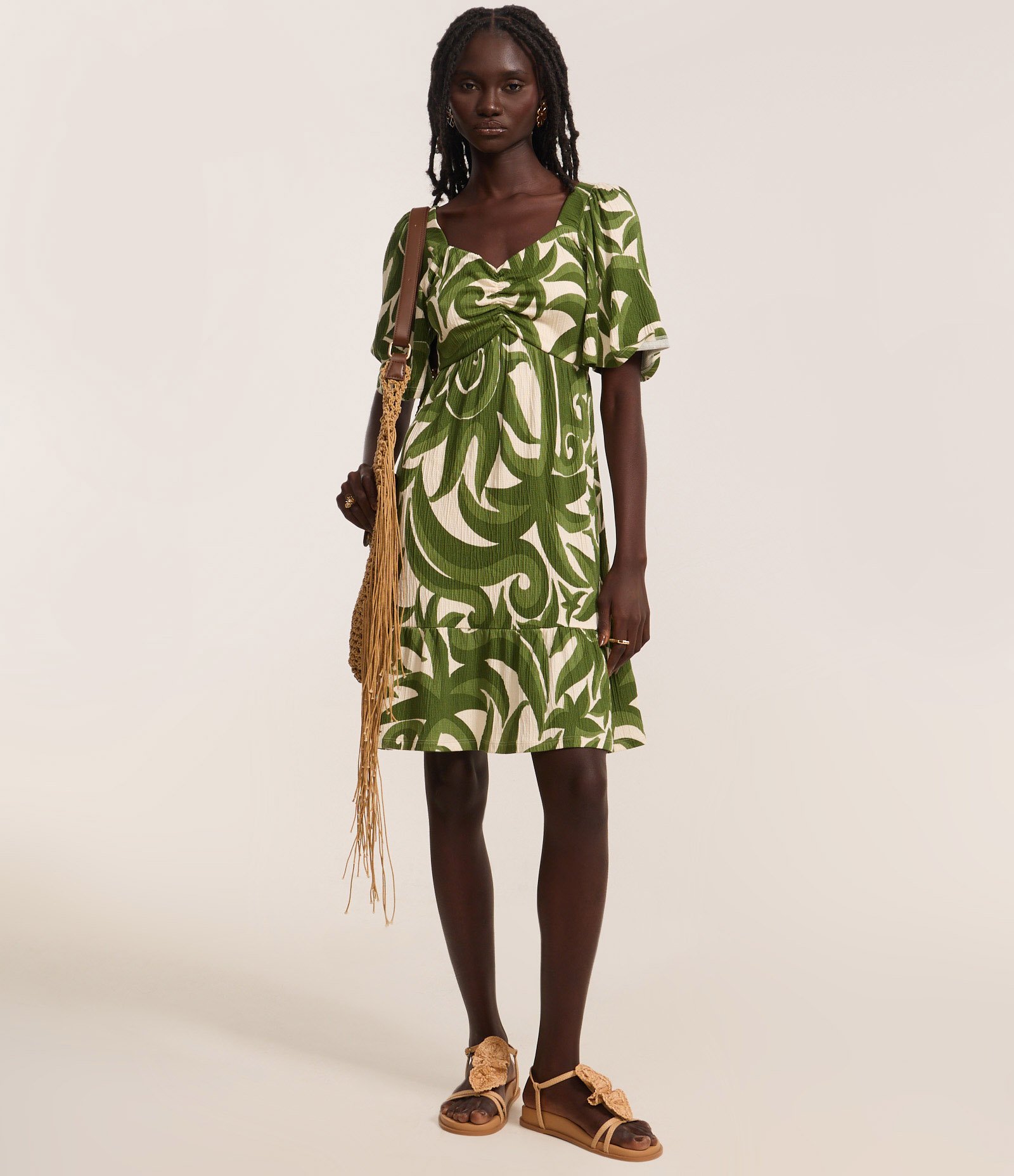 Vestido Curto com Decote Coração Estampa Abstrata e Textura Verde/Off White 2