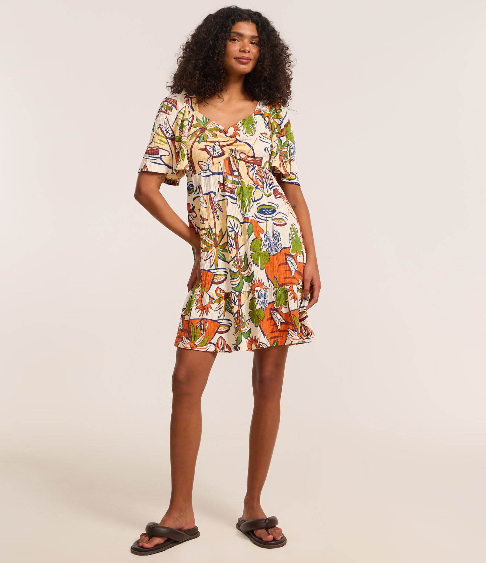 Vestido Curto com Decote Coração e Estampa Natural Multicores 2