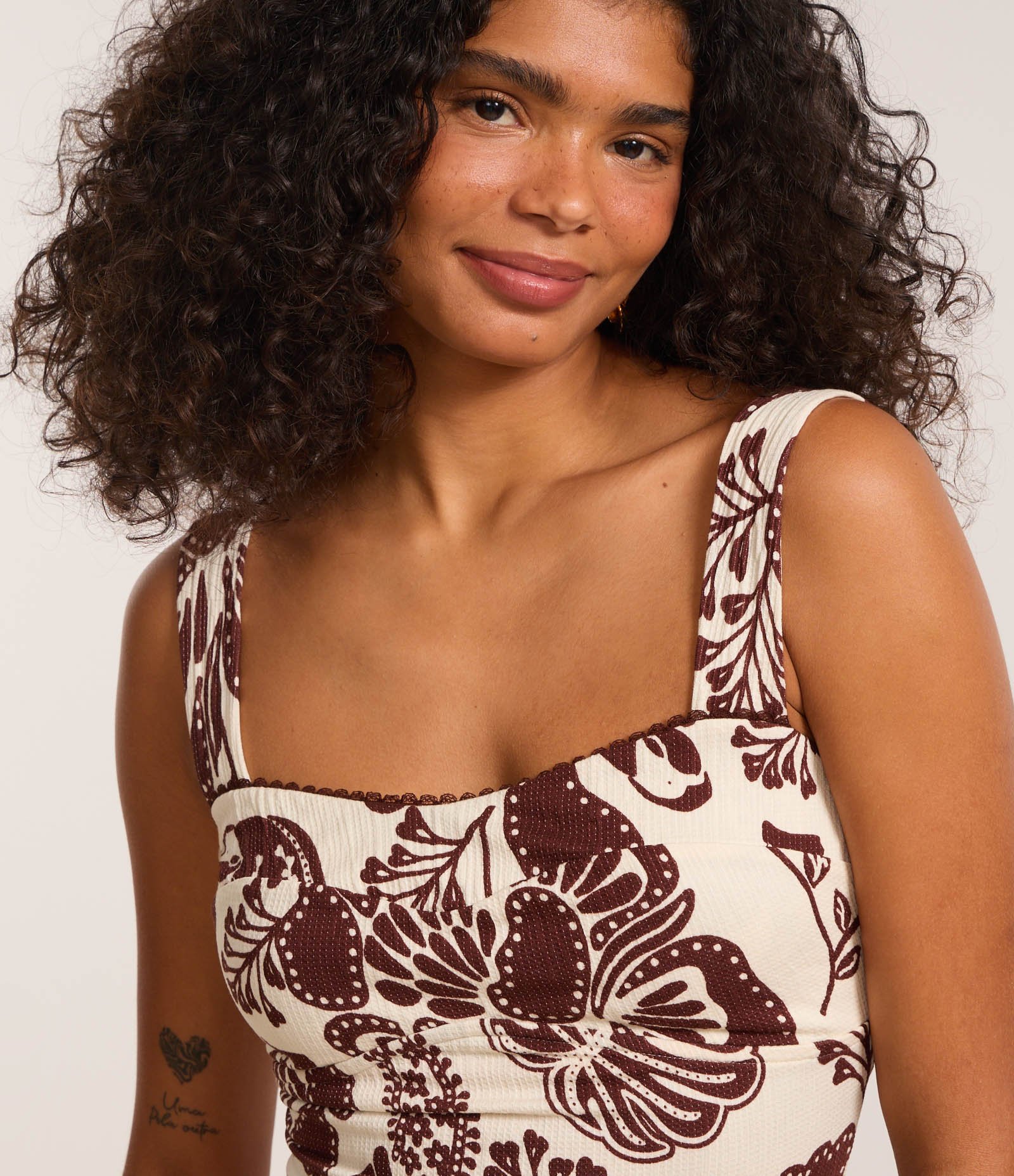 Blusa Cropped Texturizada com Estampa Caju Bicolor Off White 3